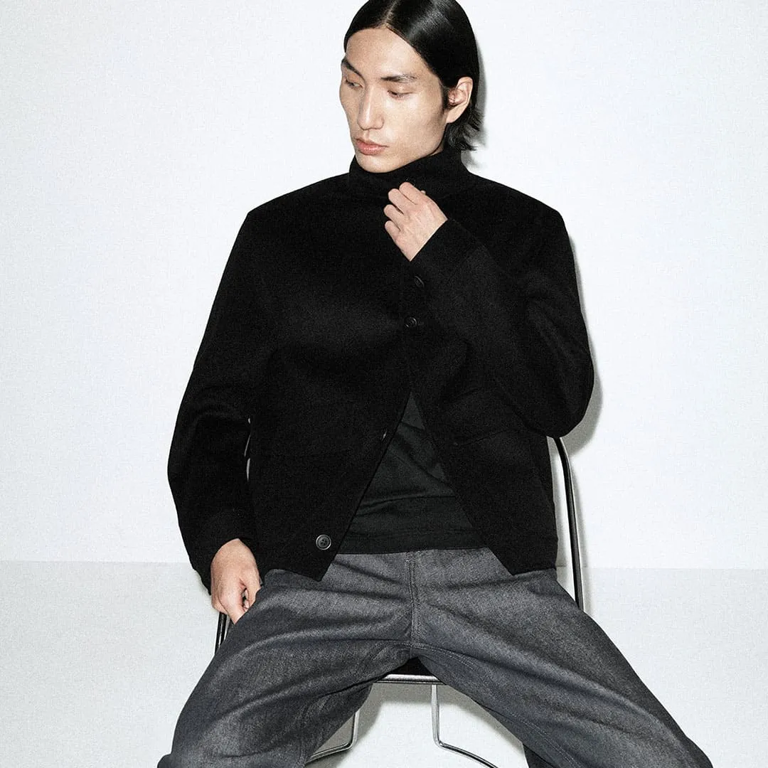 M4desk1080x1080-APAC-Capsule-MW-01